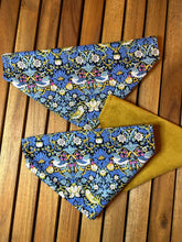 Load image into Gallery viewer, William Morris, Strawberry Thief