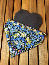 Load image into Gallery viewer, William Morris, Strawberry Thief