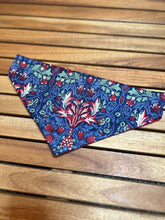 Load image into Gallery viewer, William Morris snakehead Red