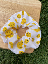 Load image into Gallery viewer, Smiley Faces