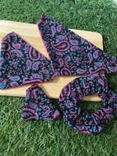 Load image into Gallery viewer, Paisley pattern Pet Bandanas &amp; Scrunchies -  Black and Pink or Pink and Green
