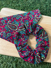 Load image into Gallery viewer, Paisley pattern Pet Bandanas &amp; Scrunchies -  Black and Pink or Pink and Green
