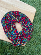 Load image into Gallery viewer, Paisley pattern Pet Bandanas &amp; Scrunchies -  Black and Pink or Pink and Green
